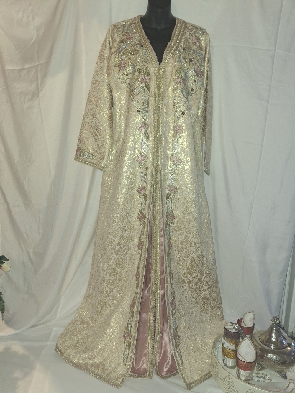 luxurious two-piece Moroccan kaftan
